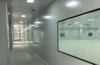 3月5日，三門峽產(chǎn)業(yè)園標準廠房凈化裝修工程局部驗收中